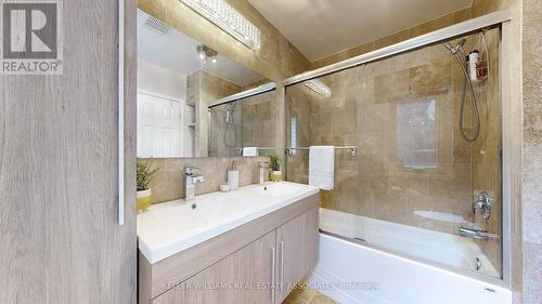 1924 Balsam Avenue, Mississauga, ON - Indoor Photo Showing Bathroom