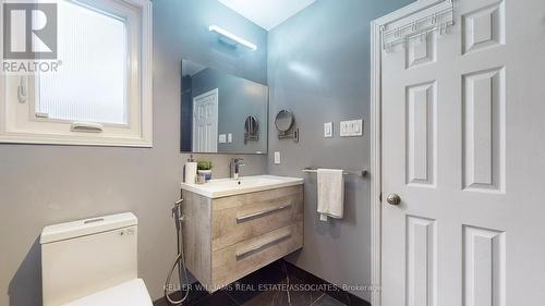 1924 Balsam Avenue, Mississauga, ON - Indoor Photo Showing Bathroom