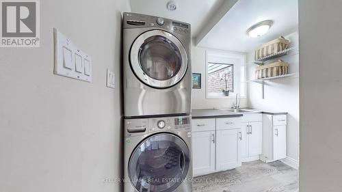 1924 Balsam Avenue, Mississauga, ON - Indoor Photo Showing Laundry Room