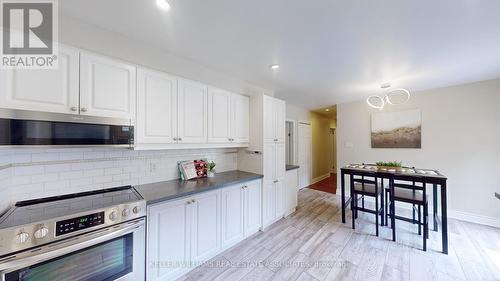 1924 Balsam Avenue, Mississauga, ON - Indoor Photo Showing Kitchen