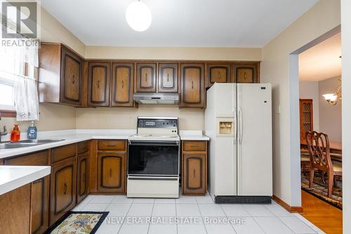 7388 Sills Road, Mississauga, ON - Indoor Photo Showing Kitchen