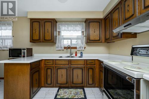 7388 Sills Road, Mississauga, ON - Indoor Photo Showing Kitchen With Double Sink