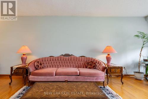 7388 Sills Road, Mississauga, ON - Indoor Photo Showing Living Room