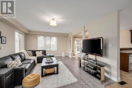 2086 Westwick Walk, London, ON - Indoor Photo Showing Living Room