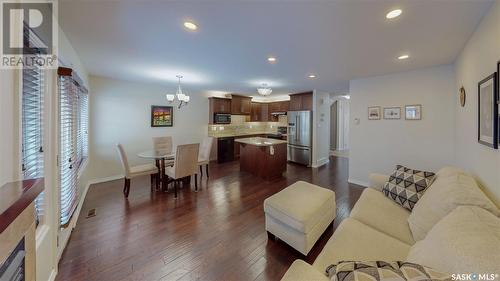 101 4100 Sandhill Crescent, Regina, SK - Indoor Photo Showing Living Room