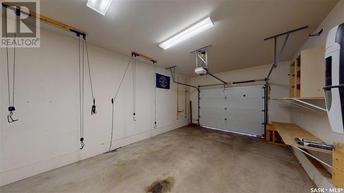 101 4100 Sandhill Crescent, Regina, SK - Indoor Photo Showing Garage