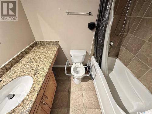 20 2620 5Th Avenue N, Regina, SK - Indoor Photo Showing Bathroom