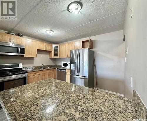 20 2620 5Th Avenue N, Regina, SK - Indoor Photo Showing Kitchen With Stainless Steel Kitchen With Double Sink