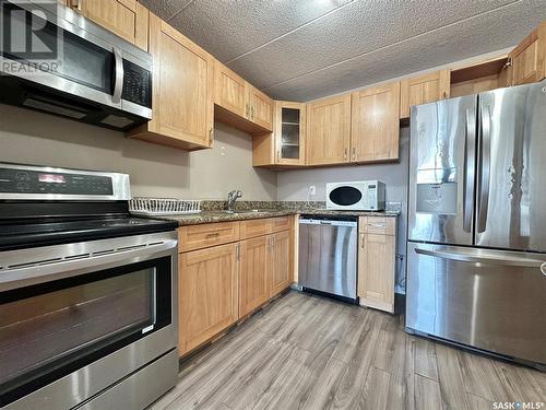 20 2620 5Th Avenue N, Regina, SK - Indoor Photo Showing Kitchen With Stainless Steel Kitchen