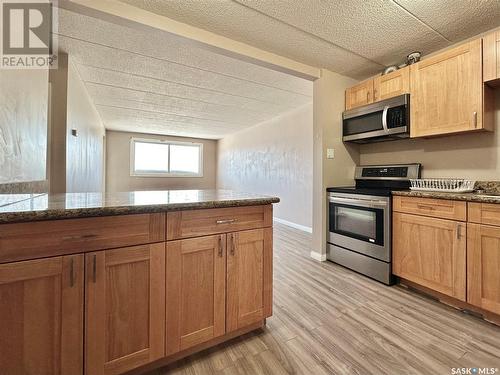 20 2620 5Th Avenue N, Regina, SK - Indoor Photo Showing Kitchen