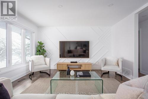 2204 Shardawn Mews, Mississauga, ON - Indoor Photo Showing Living Room