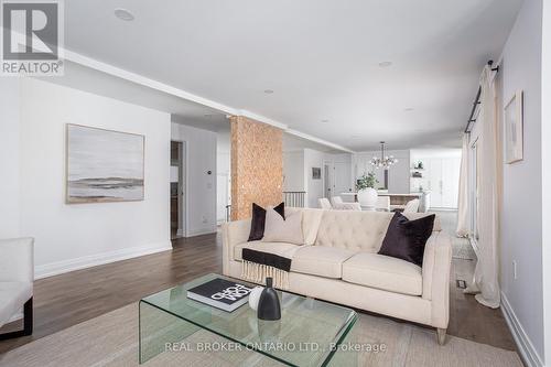 2204 Shardawn Mews, Mississauga, ON - Indoor Photo Showing Living Room