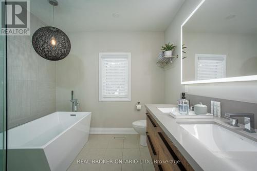 2204 Shardawn Mews, Mississauga, ON - Indoor Photo Showing Bathroom