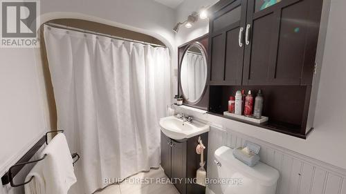 18 Connaught Avenue, London, ON - Indoor Photo Showing Bathroom