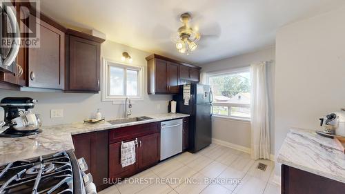 18 Connaught Avenue, London, ON - Indoor Photo Showing Kitchen