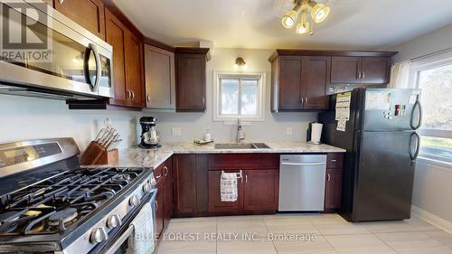 18 Connaught Avenue, London, ON - Indoor Photo Showing Kitchen