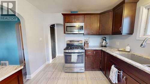 18 Connaught Avenue, London, ON - Indoor Photo Showing Kitchen