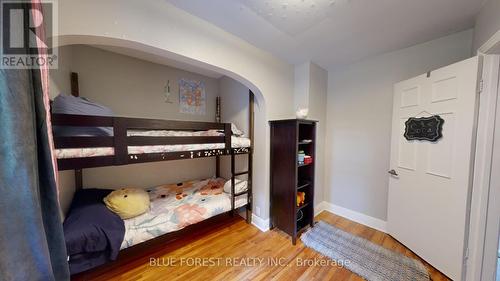 18 Connaught Avenue, London, ON - Indoor Photo Showing Bedroom