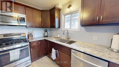 18 Connaught Avenue, London, ON - Indoor Photo Showing Kitchen With Double Sink