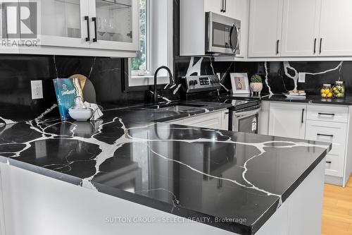 883 Westbury Place, London, ON - Indoor Photo Showing Kitchen With Double Sink With Upgraded Kitchen