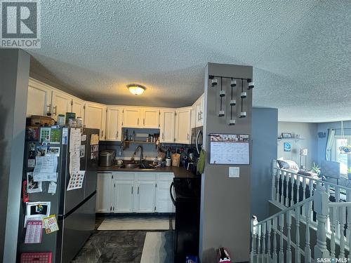 7158 Blakeney Drive, Regina, SK - Indoor Photo Showing Kitchen With Double Sink