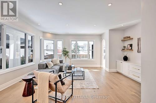 66 Barton Street, Ottawa, ON - Indoor Photo Showing Living Room