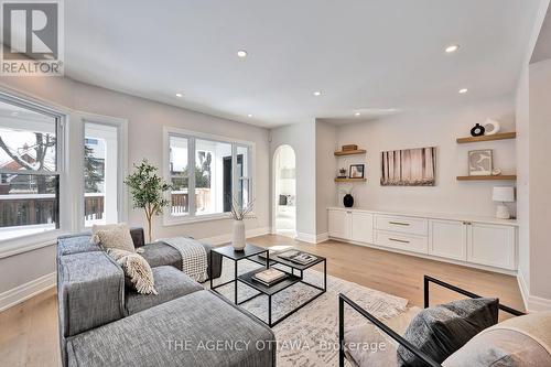 66 Barton Street, Ottawa, ON - Indoor Photo Showing Living Room