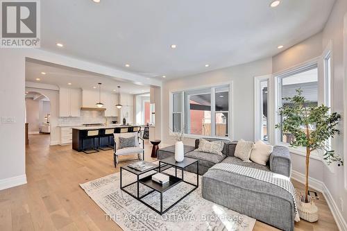 66 Barton Street, Ottawa, ON - Indoor Photo Showing Living Room