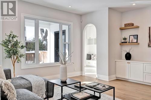 66 Barton Street, Ottawa, ON - Indoor Photo Showing Living Room