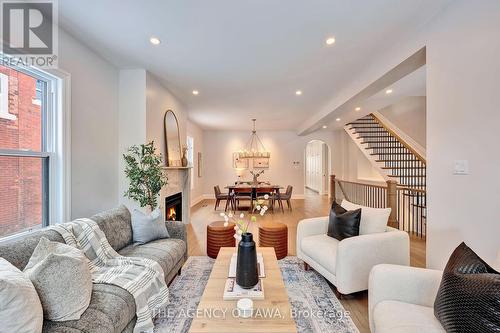 66 Barton Street, Ottawa, ON - Indoor Photo Showing Living Room