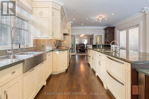 1729 Blythe Road, Mississauga, ON - Indoor Photo Showing Kitchen With Double Sink With Upgraded Kitchen