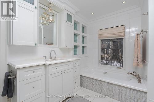 1729 Blythe Road, Mississauga, ON - Indoor Photo Showing Bathroom