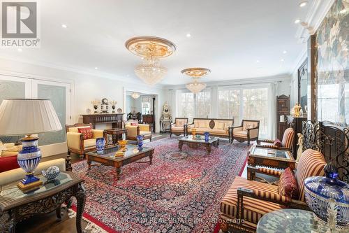 1729 Blythe Road, Mississauga, ON - Indoor Photo Showing Living Room