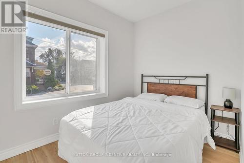 88 Tisdale Street S, Hamilton, ON - Indoor Photo Showing Bedroom