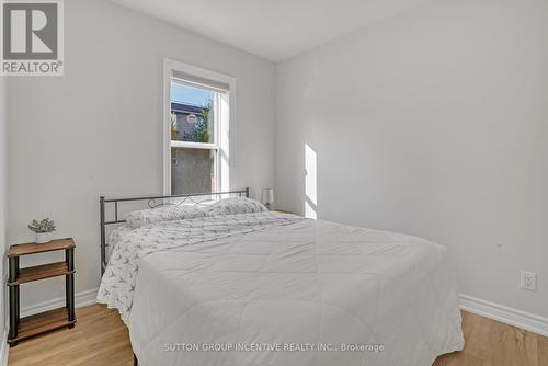 88 Tisdale Street S, Hamilton, ON - Indoor Photo Showing Bedroom