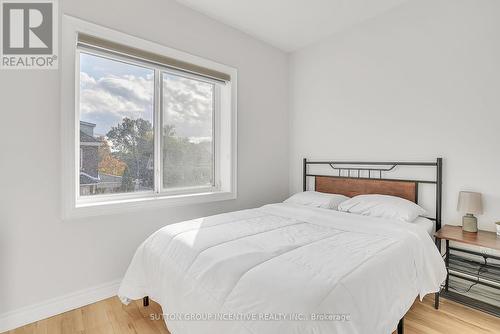 88 Tisdale Street S, Hamilton, ON - Indoor Photo Showing Bedroom