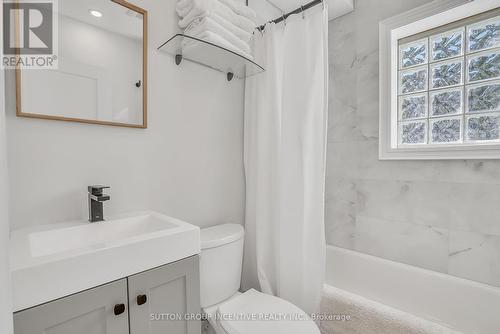 88 Tisdale Street S, Hamilton, ON - Indoor Photo Showing Bathroom