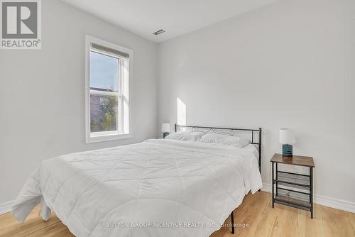 88 Tisdale Street S, Hamilton, ON - Indoor Photo Showing Bedroom