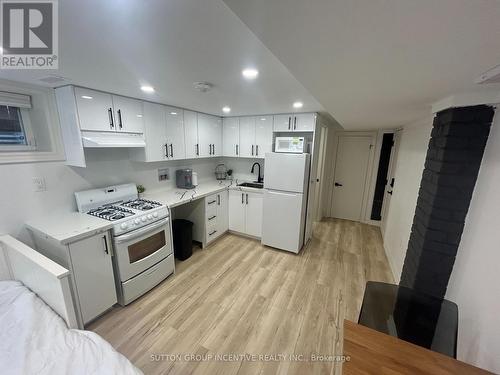 88 Tisdale Street S, Hamilton, ON - Indoor Photo Showing Kitchen