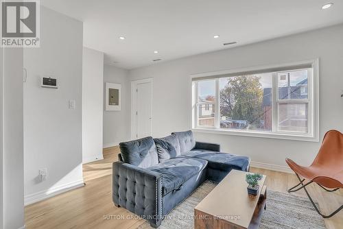 88 Tisdale Street S, Hamilton, ON - Indoor Photo Showing Living Room