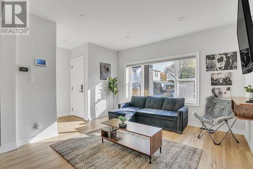 88 Tisdale Street S, Hamilton, ON - Indoor Photo Showing Living Room