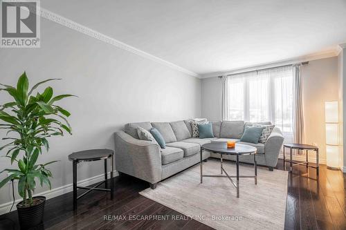 74 Huckleberry Place, Hamilton, ON - Indoor Photo Showing Living Room