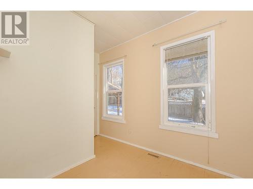 80 6 Street Ne, Salmon Arm, BC - Indoor Photo Showing Other Room