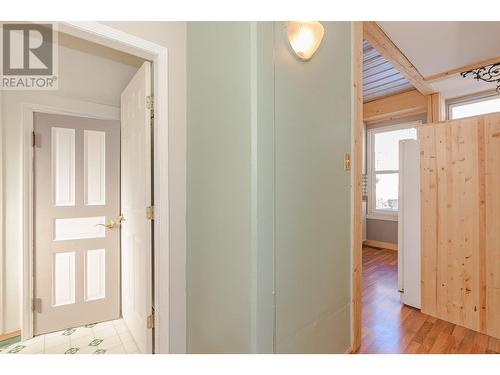 80 6 Street Ne, Salmon Arm, BC - Indoor Photo Showing Other Room