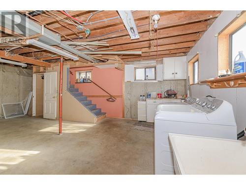 80 6 Street Ne, Salmon Arm, BC - Indoor Photo Showing Laundry Room