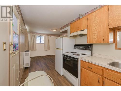 80 6 Street Ne, Salmon Arm, BC - Indoor Photo Showing Kitchen