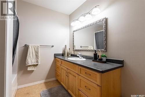 306 Wright Court, Saskatoon, SK - Indoor Photo Showing Bathroom