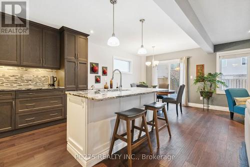 6 Hayes Street, London, ON - Indoor Photo Showing Kitchen With Upgraded Kitchen