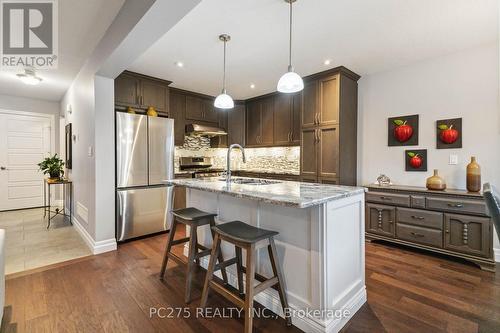 6 Hayes Street, London, ON - Indoor Photo Showing Kitchen With Upgraded Kitchen