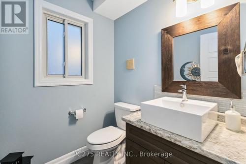 6 Hayes Street, London, ON - Indoor Photo Showing Bathroom